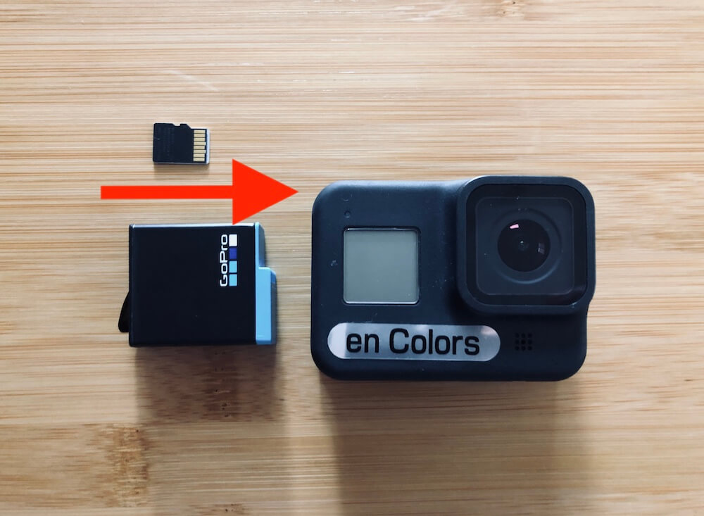 バッテリー・microSDカードを入れる
