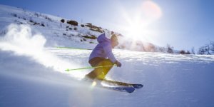 【2025年最新版】スキーで使うGoProマウントは?おすすめ4種類を紹介